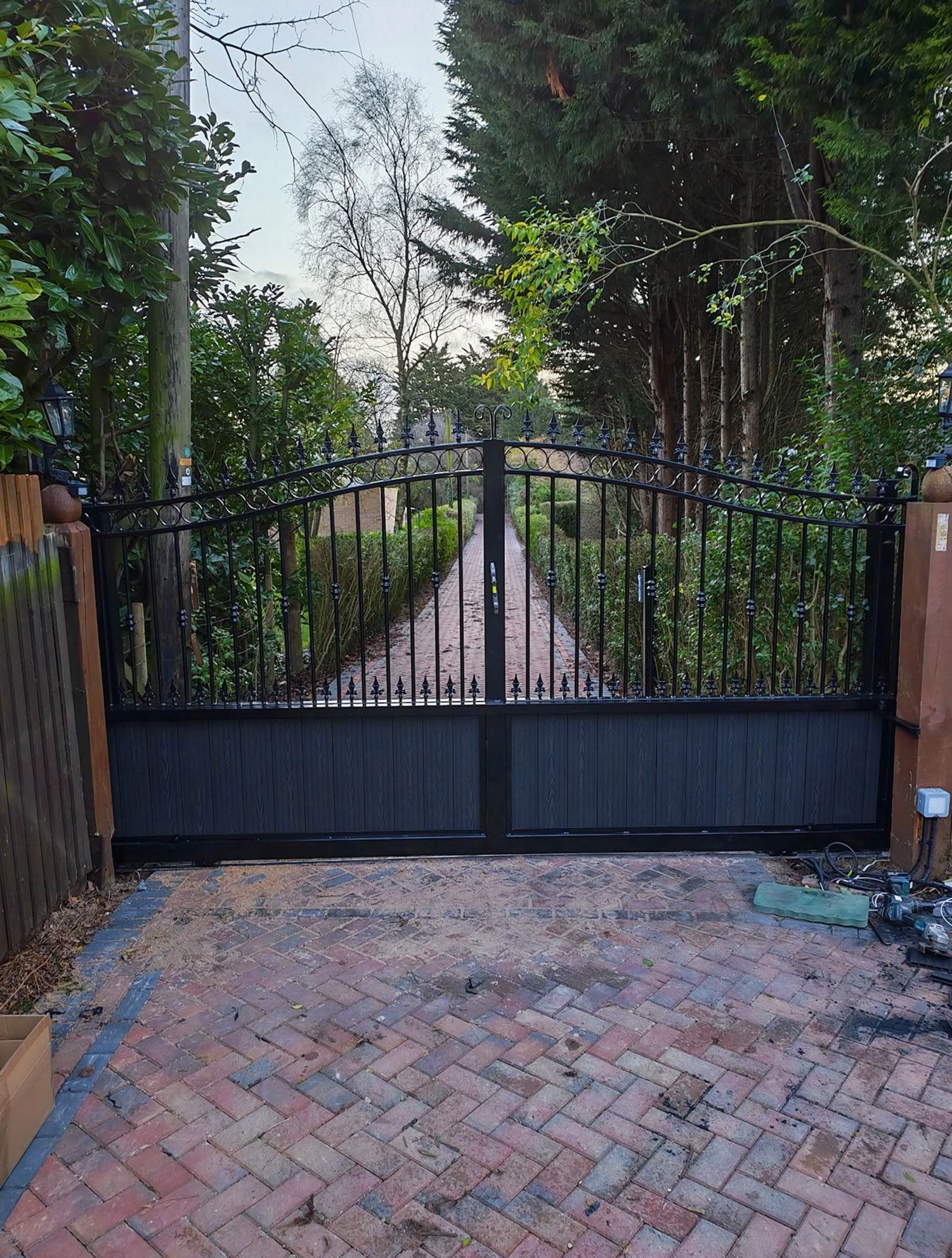 Newly installed residential driveway gate in Miami